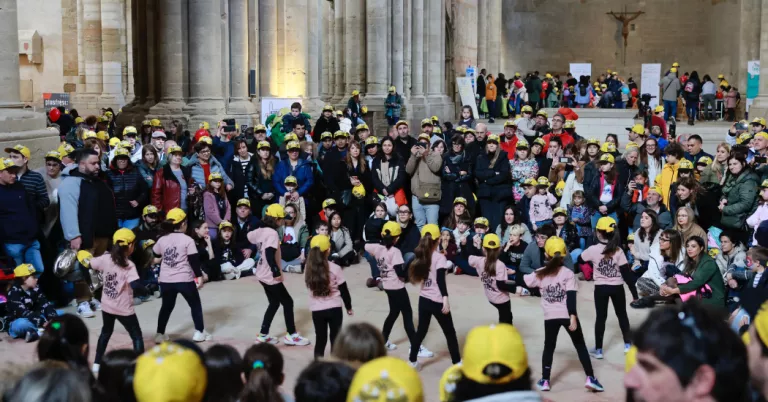 2000 persones col·laboren amb la festa “Posa’t la Gorra” pels infants i joves amb càncer