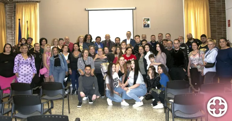 Destaquen l'empoderament de les dones joves gitanes a la celebració del Dia Internacional del Poble Gitano a Alfarràs
