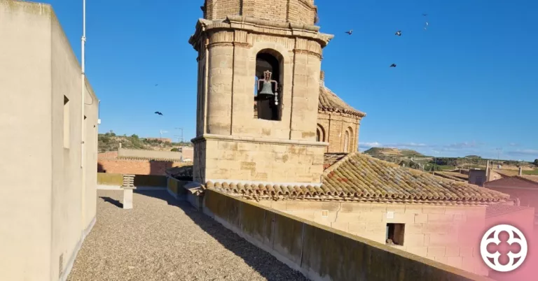 Massalcoreig habilita l'antiga esplanada de l’església com a pàrquing públic