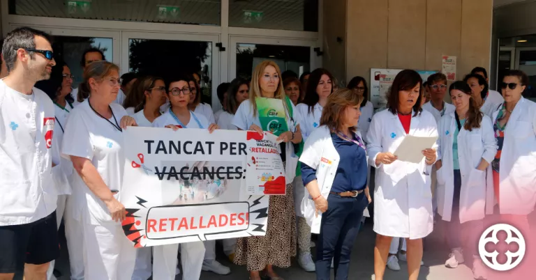 Treballadors de l'Arnau de Vilanova de Lleida es concentren contra les retallades anunciades per l'estiu