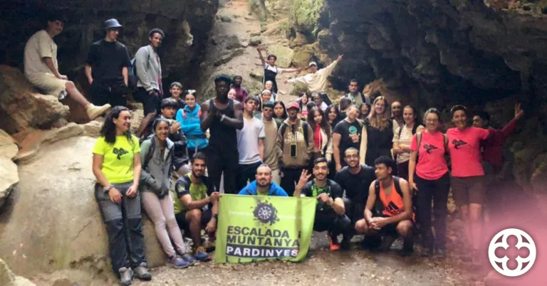 Un grup d'uns seixanta joves ha participat a la ruta senderista als Avencs i Gorgs de la Febró