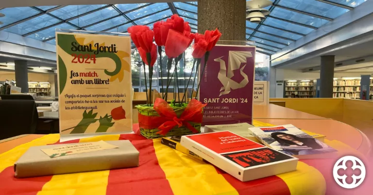 Flors amb Lego, intercanvi de llibres i una exposició de poesia al Sant Jordi de la UdL