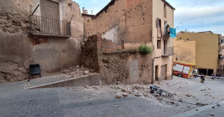 S’ensorra part d'una casa al centre de Balaguer