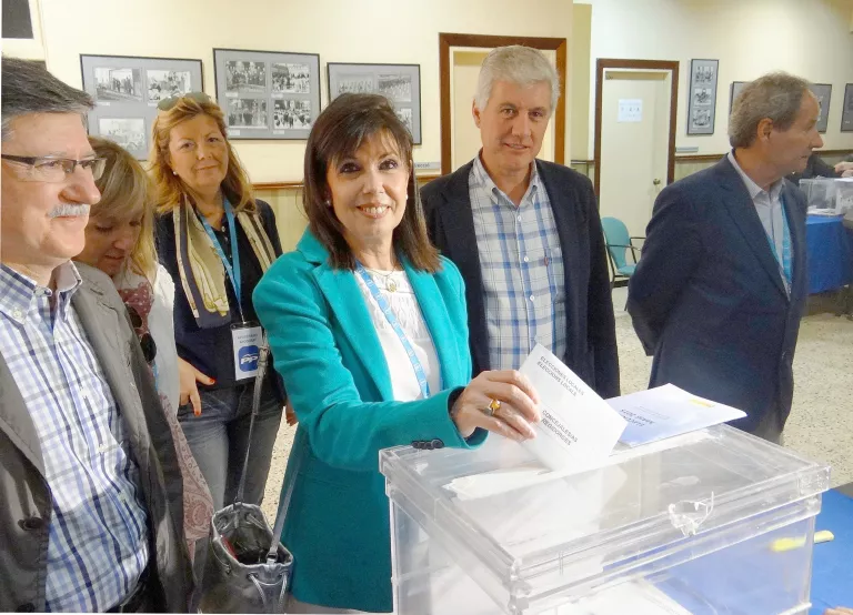 Rebuig de Twitter al doble vot de Dolors López