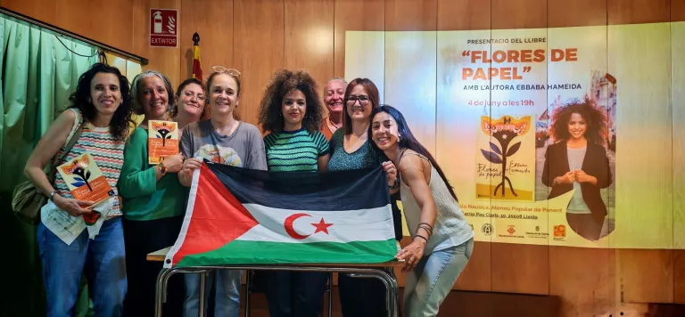 La periodista Ebbaba Hameida presenta un llibre sobre la memòria i l’exili del poble sahrauí