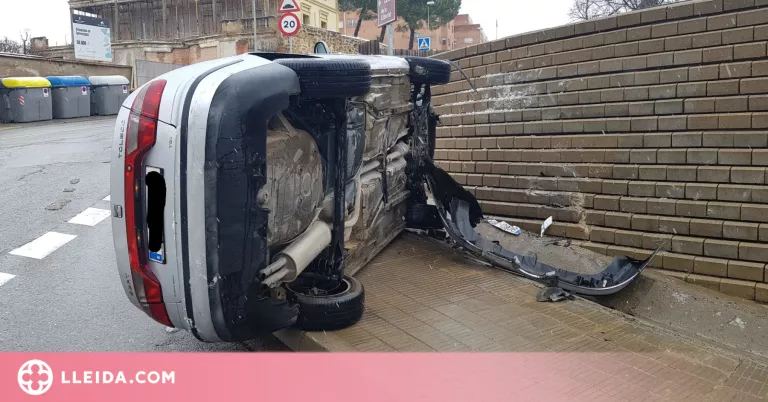 Un ferit lleu en un aparatós accident a Balàfia