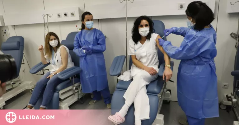 Primeres vacunes de Moderna per a personal sanitari de Lleida