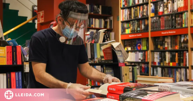 El sector del llibre tanca el primer any de pandèmia amb més lectors però menys vendes