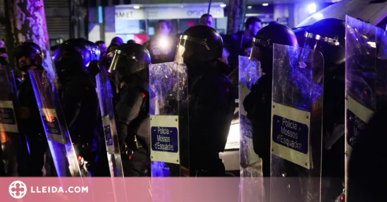 Una associació policial defensa l'ús de foc real per respondre a agressions durant els disturbis