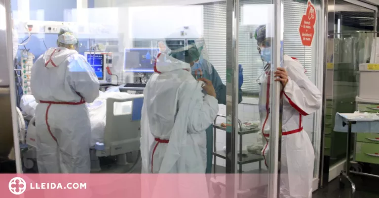 Un 50% més dels contagis acaba a l'UCI i caldrà més que confinament comarcal per baixar-ho