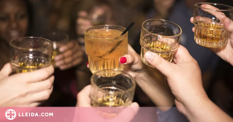 El govern espanyol prepara un avantprojecte de llei per reduir el consum d'alcohol entre els menors
