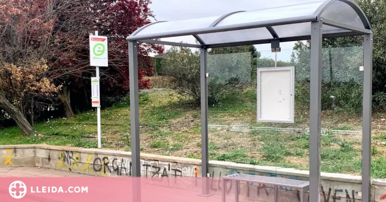 Alpicat comença a instal·lar marquesines a les parades de bus