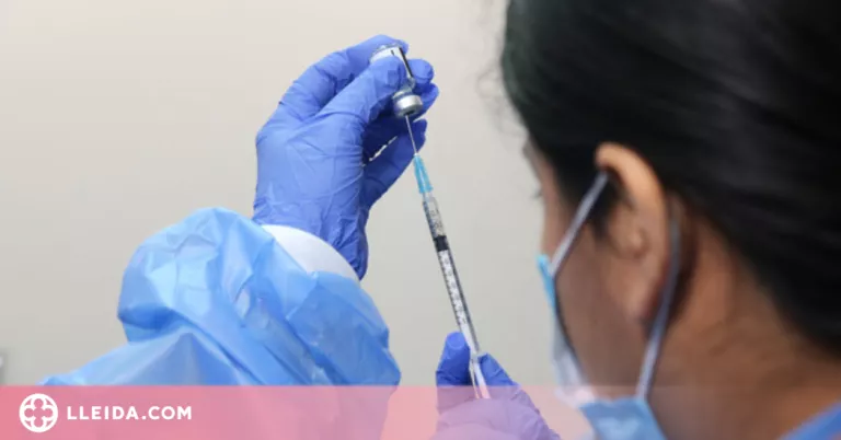 El 10% de la població major de 16 anys té la pauta completa de la vacuna
