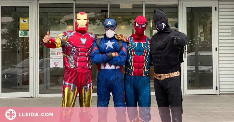 Superherois visiten infants i adolescents d'un hospital lleidatà