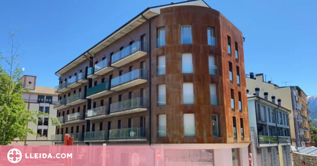 ⏯️ Tallen la llum, per raons de "seguretat", a un bloc ocupat de la Seu d'Urgell