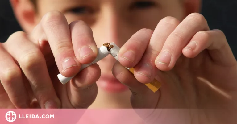 Hospitals catalans volen allunyar el consum de tabac de les entrades