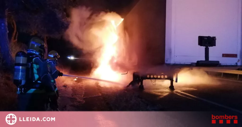 ⏯️ Crema part d'un remolc d'un camió a l'A-2 al Segrià