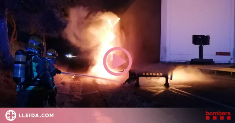 ⏯️ Crema part d'un remolc d'un camió a l'A-2 al Segrià