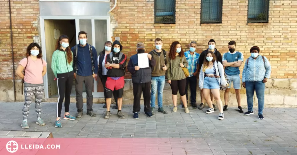 ⏯️ La PAH intenta aturar el desallotjament de 12 famílies a la Bordeta