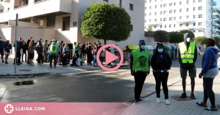 ⏯️ La PAH intenta aturar el desallotjament de 12 famílies a la Bordeta