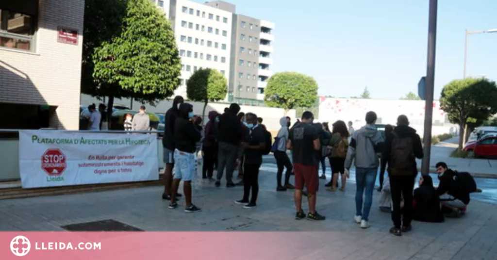 ⏯️ La PAH intenta aturar el desallotjament de 12 famílies a la Bordeta
