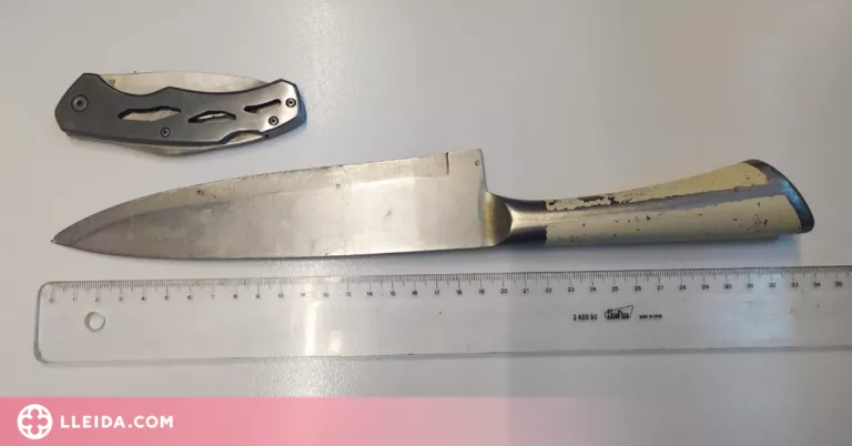 Denunciat a Lleida per portar una navalla i un ganivet de grans dimensions al vehicle