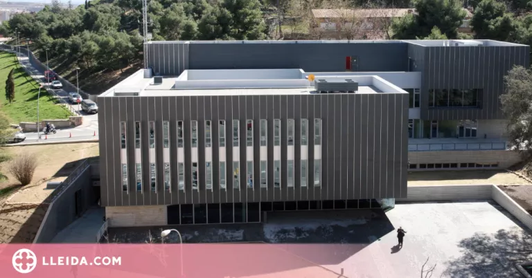 Persegueix una noia de 18 anys fins la comissaria i acaba detingut per assetjament i abús sexual a Lleida