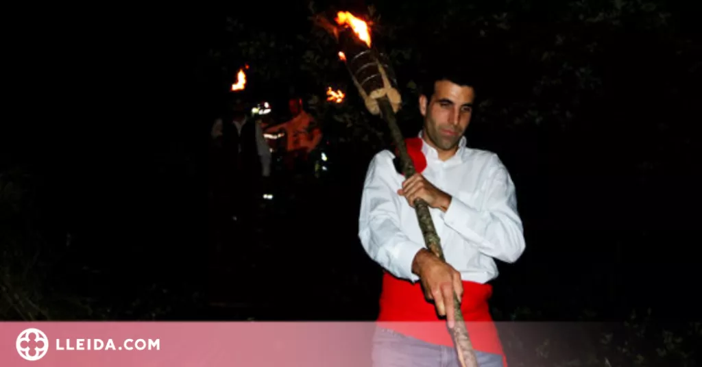 ⏯️ La festa de les falles de la Pobla es redueix a una baixada simbòlica amb tres fallaires