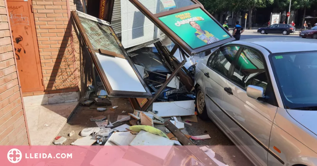 Condueix begut i drogat i, en fugir de la Urbana, destrossa un quiosc de l'ONCE a Lleida
