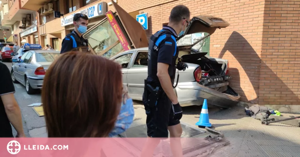 Condueix begut i drogat i, en fugir de la Urbana, destrossa un quiosc de l'ONCE a Lleida