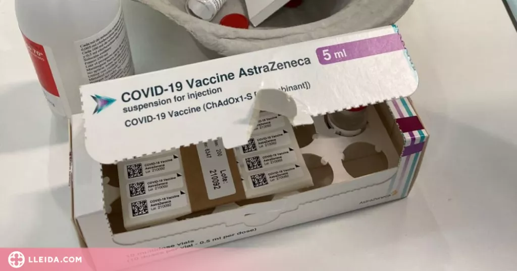 Les infermeres familiars rebutgen que auxiliars punxin vacunes contra la covid