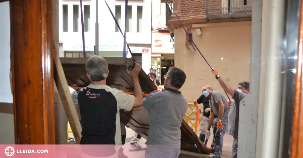 Comença la restauració de la porta principal del Palau de la Diputació