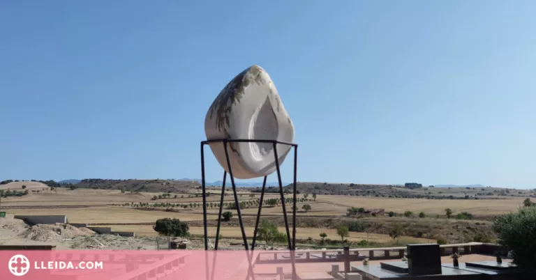 Balaguer ja llueix l’escultura dedicada als difunts durant el confinament