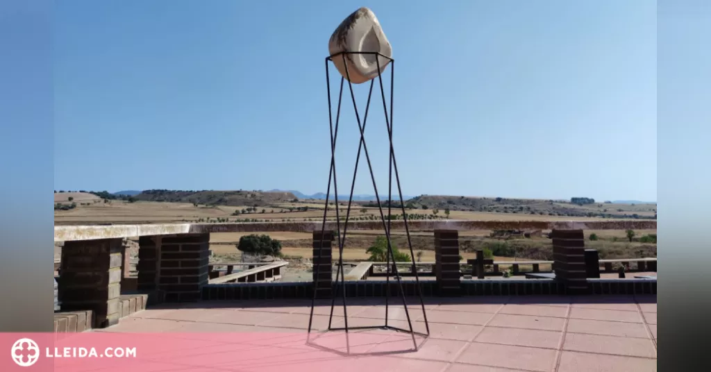Balaguer ja llueix l’escultura dedicada als difunts durant el confinament