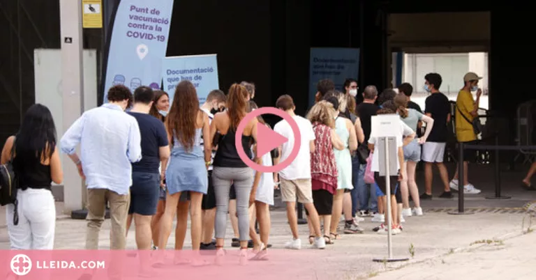 ⏯️ Primers vacunats sense cita prèvia: "En mitja hora ja estàvem vacunats, molt ràpid"