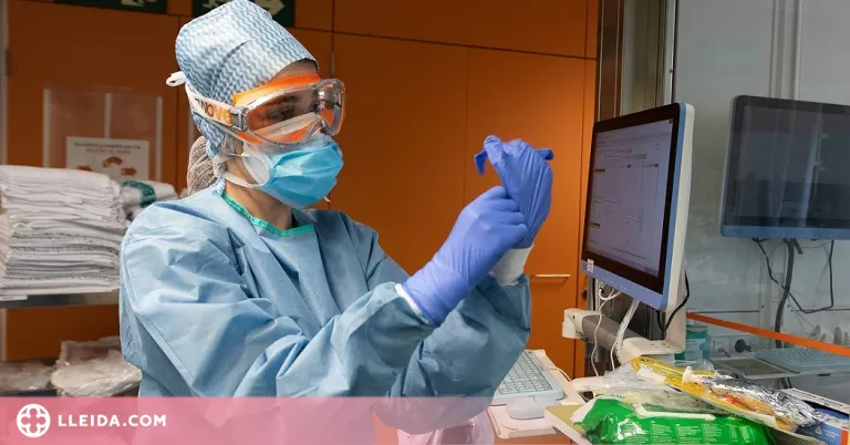 Salut declara 14 crítics menys  i 36 hospitalitzats més