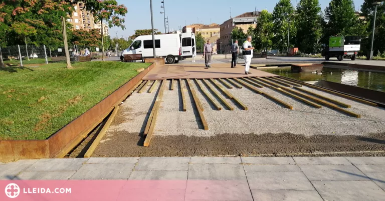 Continua la millora del paviment al Parc de les Vies
