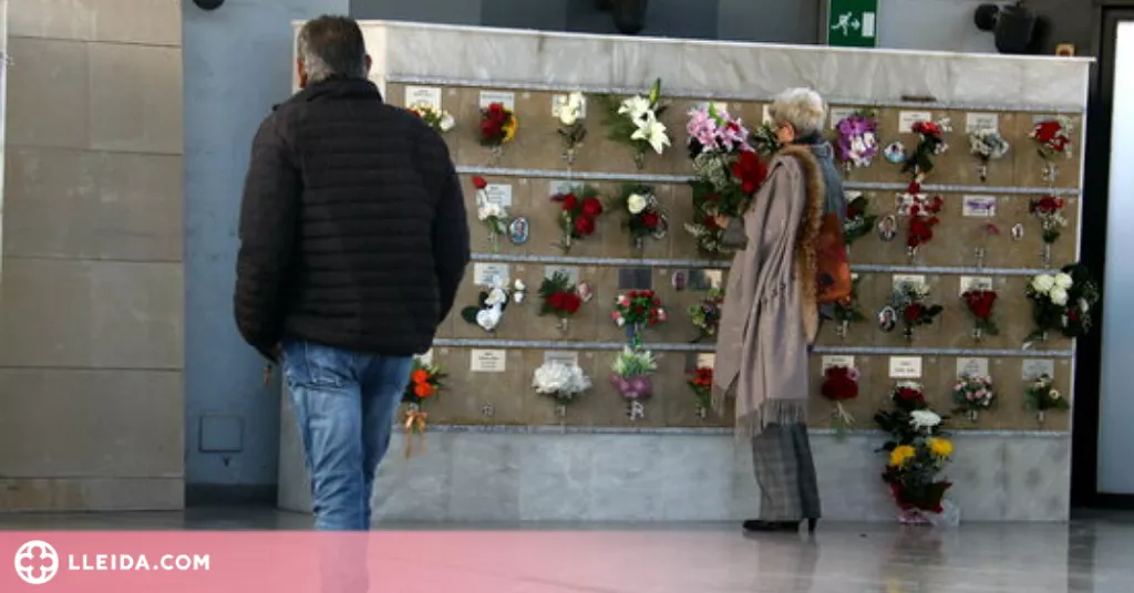 ⏯️ Milers de lleidatans visiten per Tots Sants el cementiri per recordar els seus difunts