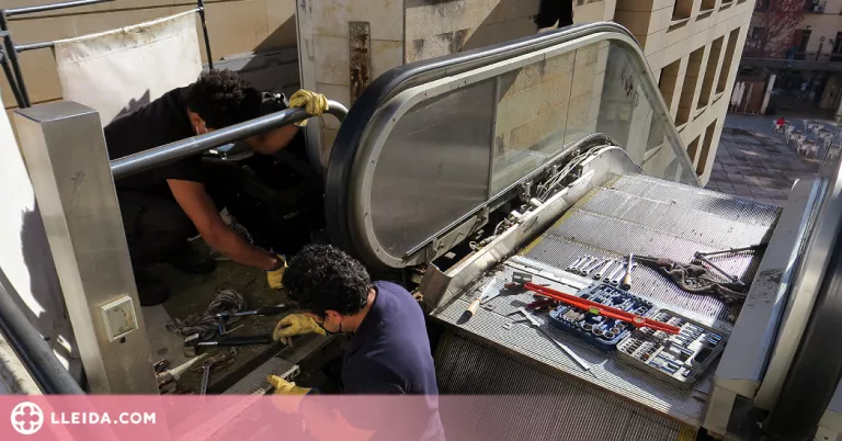 Comença la renovació de les escales mecàniques de la plaça Sant Joan