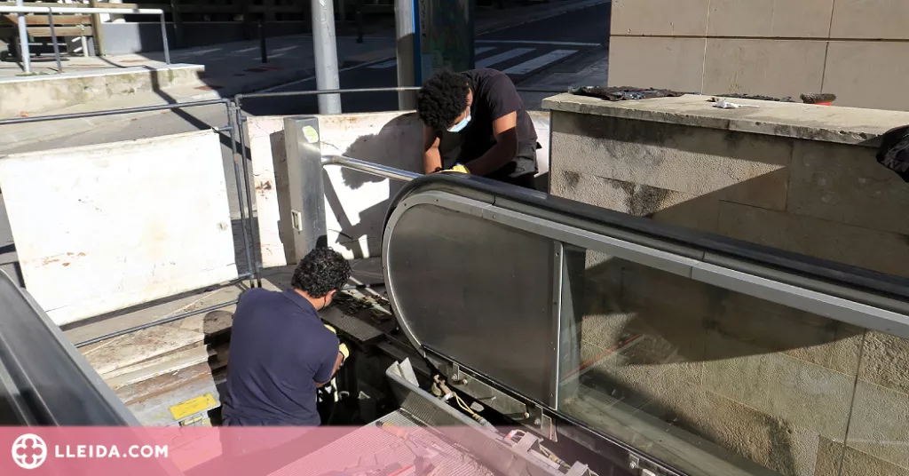 Comença la renovació de les escales mecàniques de la plaça Sant Joan