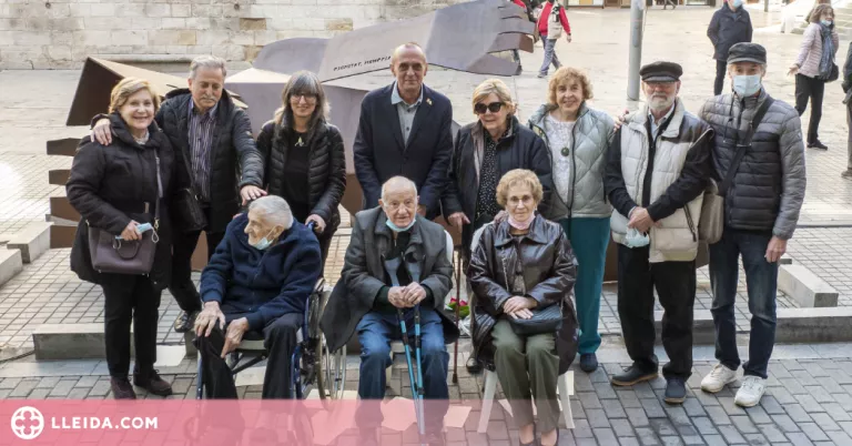 Exalumnes i famílies del Liceu Escolar homenatgen les víctimes del bombardeig
