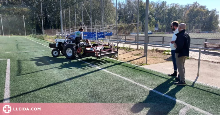 Manteniment als camps de gespa artificial de Pardinyes i Gardeny