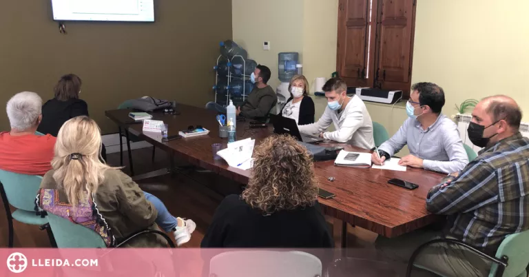 Les Borges compra una màquina bufadora per millorar la neteja del municipi