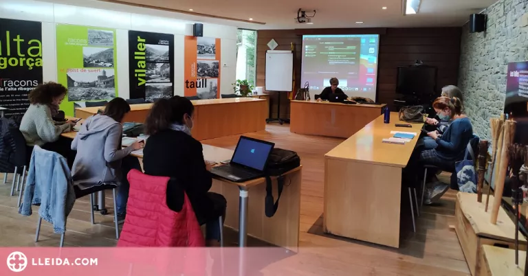 Unes trentena persones aprofiten la formació en màrqueting digital a l'Alta Ribagorça