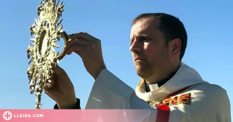 L'exbisbe de Solsona es casa amb la seva parella a Súria