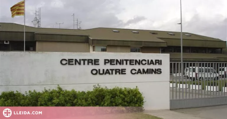 Un pres arrenca un tros de dit a un funcionari d'una mossegada