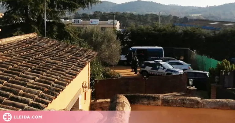 Els Mossos desallotgen una festa il·legal amb unes 300 persones
