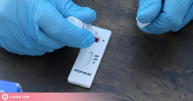 Reclamen que els tests d'antígens siguin gratuïts