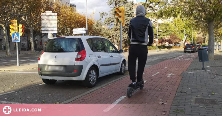 Detingut a Lleida per fer caure la seva parella del patinet amb què anaven els dos