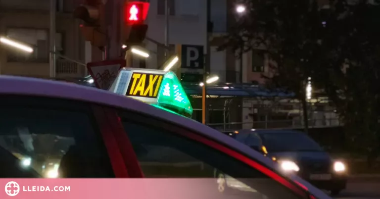 Detingut per robar i agredir dos taxistes amb una barra de ferro i un ganivet